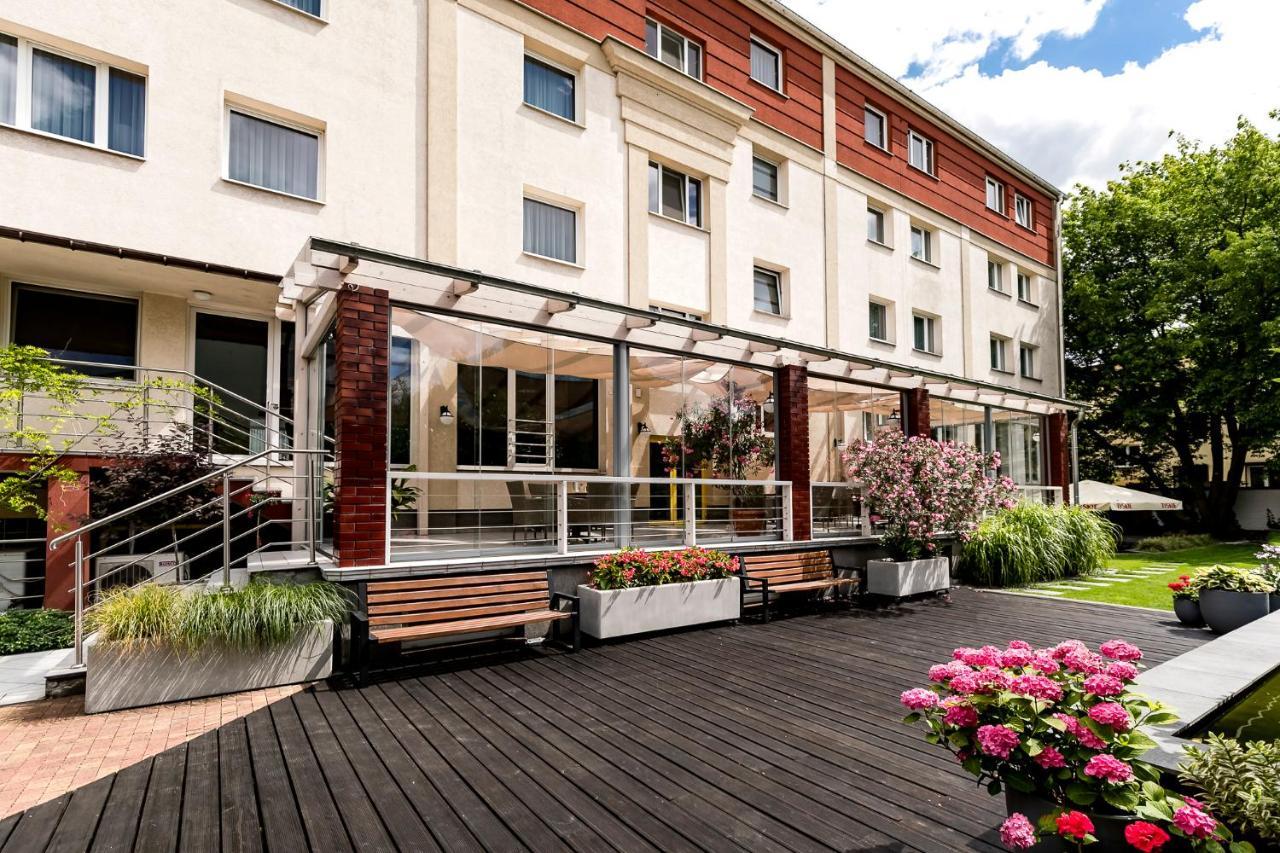 Hotel Almarco Środa Wielkopolska Extérieur photo