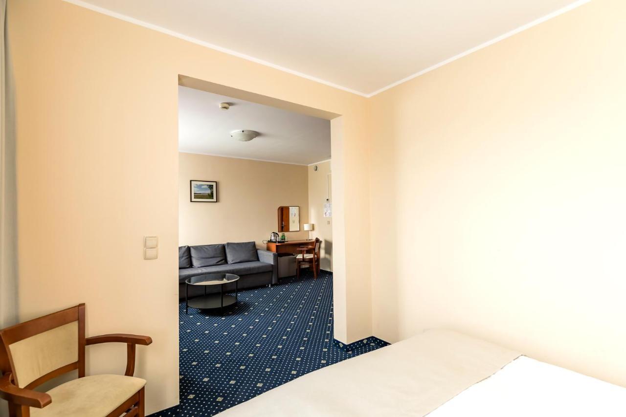 Hotel Almarco Środa Wielkopolska Extérieur photo