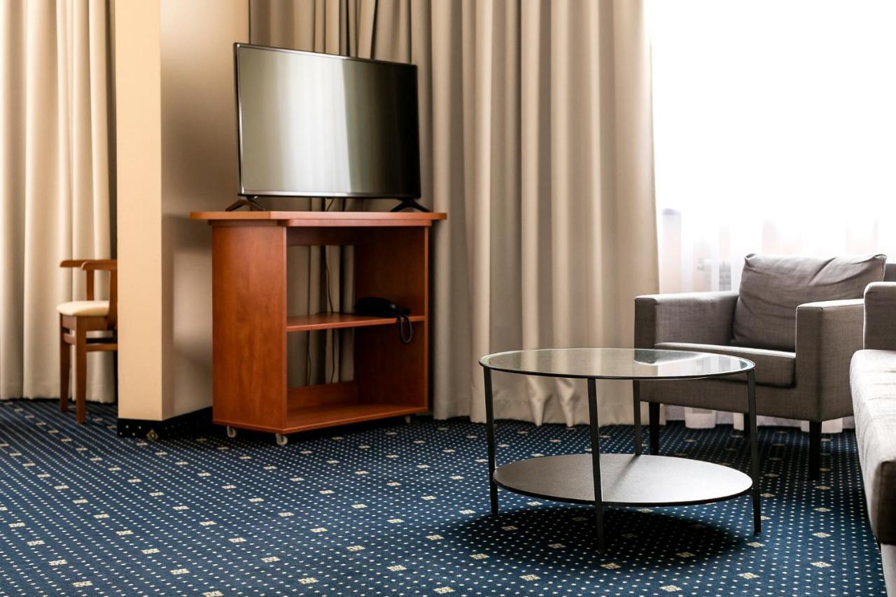 Hotel Almarco Środa Wielkopolska Extérieur photo