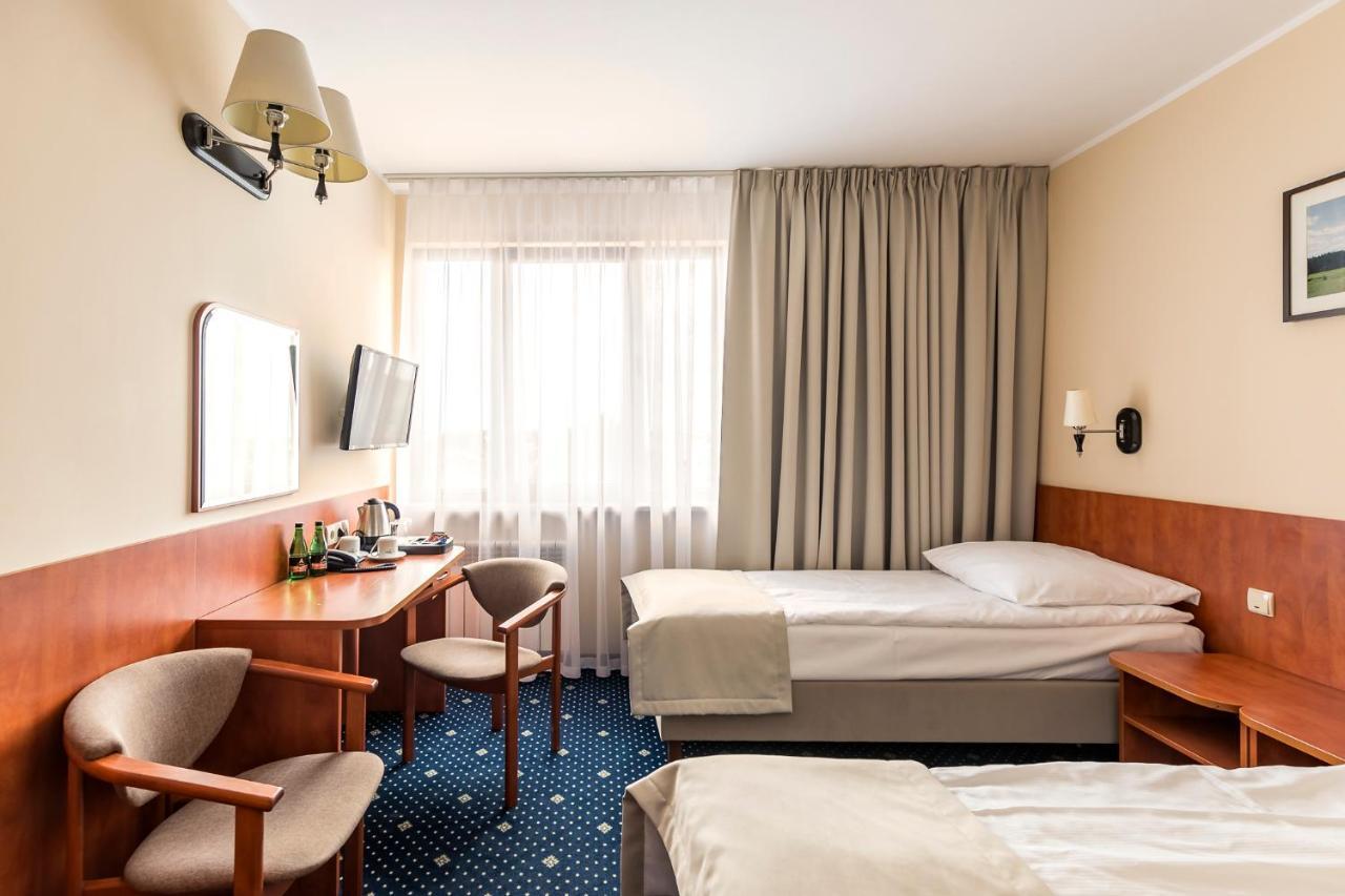 Hotel Almarco Środa Wielkopolska Extérieur photo