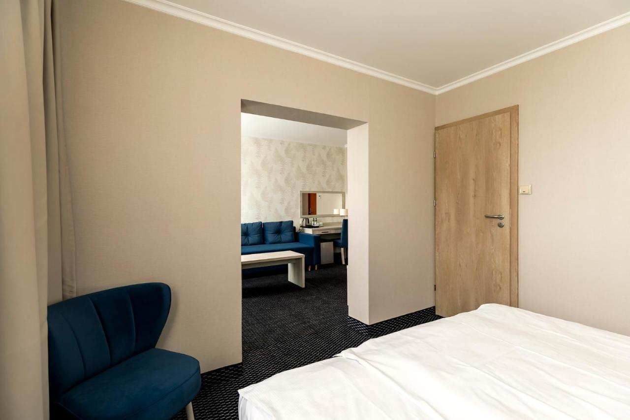 Hotel Almarco Środa Wielkopolska Extérieur photo