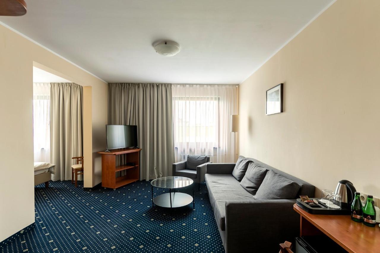 Hotel Almarco Środa Wielkopolska Extérieur photo