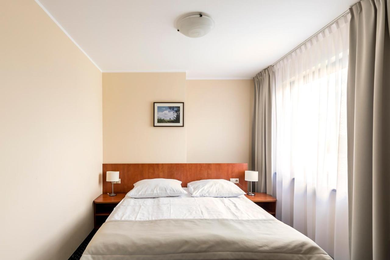 Hotel Almarco Środa Wielkopolska Extérieur photo