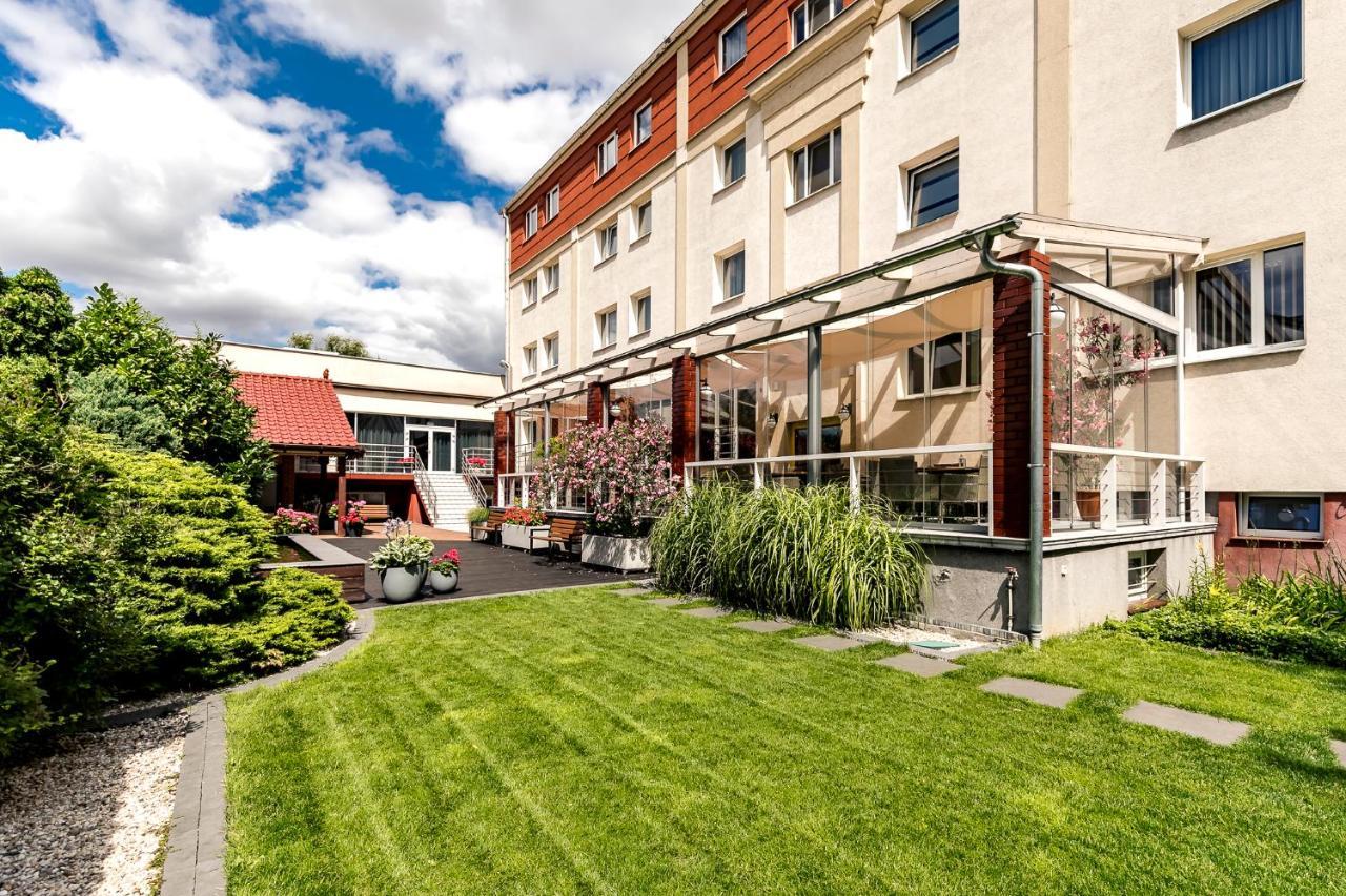 Hotel Almarco Środa Wielkopolska Extérieur photo