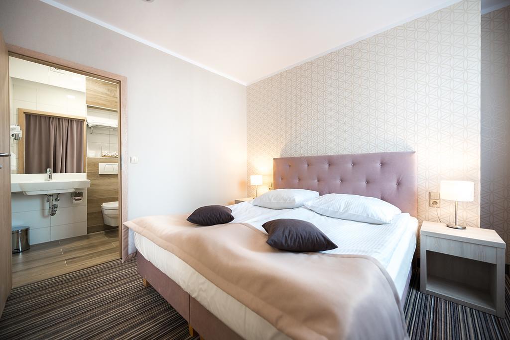 Hotel Almarco Środa Wielkopolska Extérieur photo