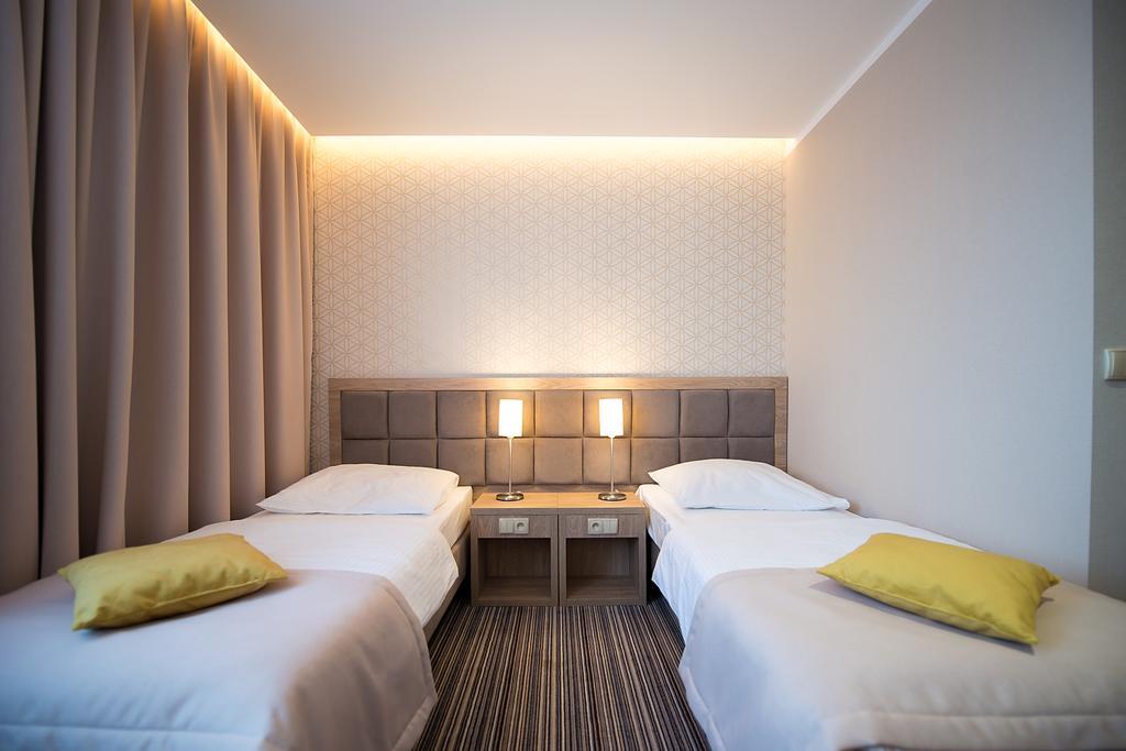 Hotel Almarco Środa Wielkopolska Extérieur photo