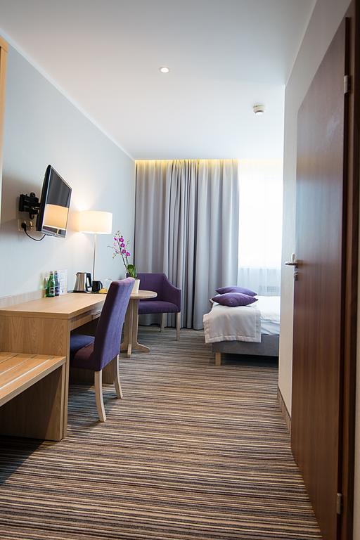 Hotel Almarco Środa Wielkopolska Extérieur photo