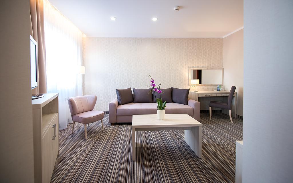 Hotel Almarco Środa Wielkopolska Extérieur photo