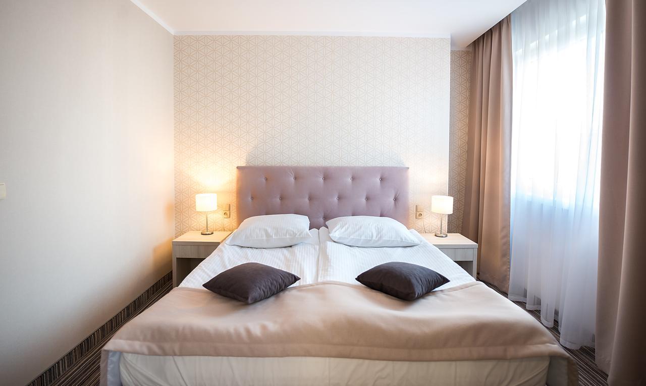 Hotel Almarco Środa Wielkopolska Extérieur photo