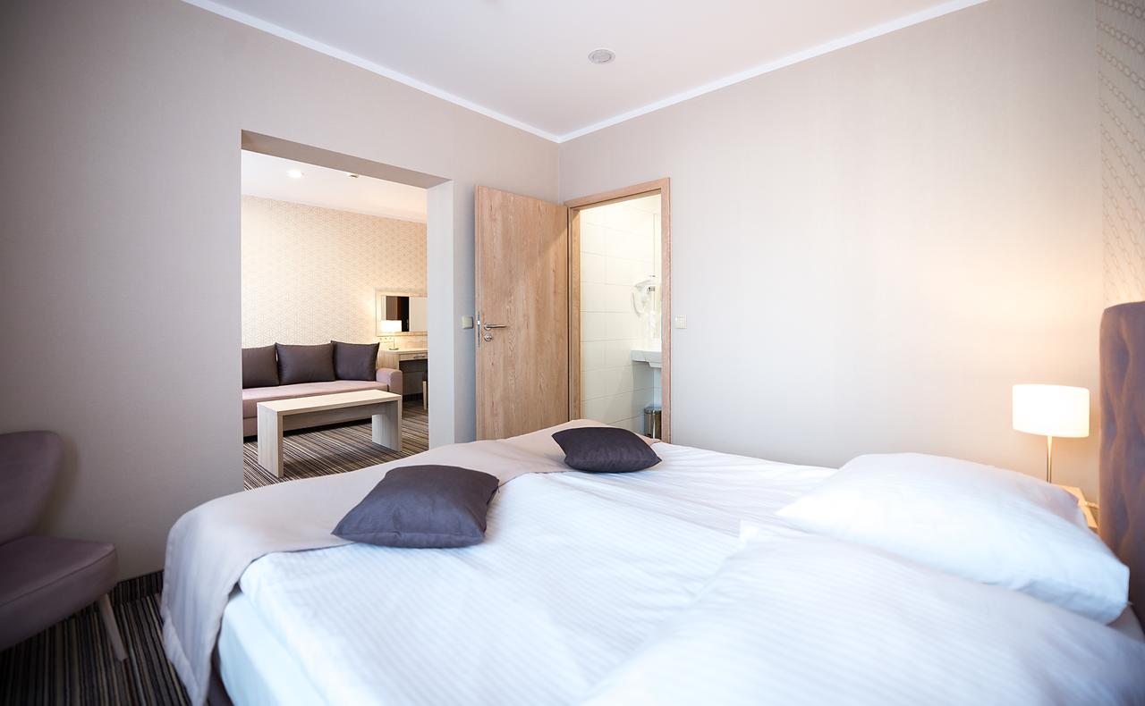 Hotel Almarco Środa Wielkopolska Extérieur photo