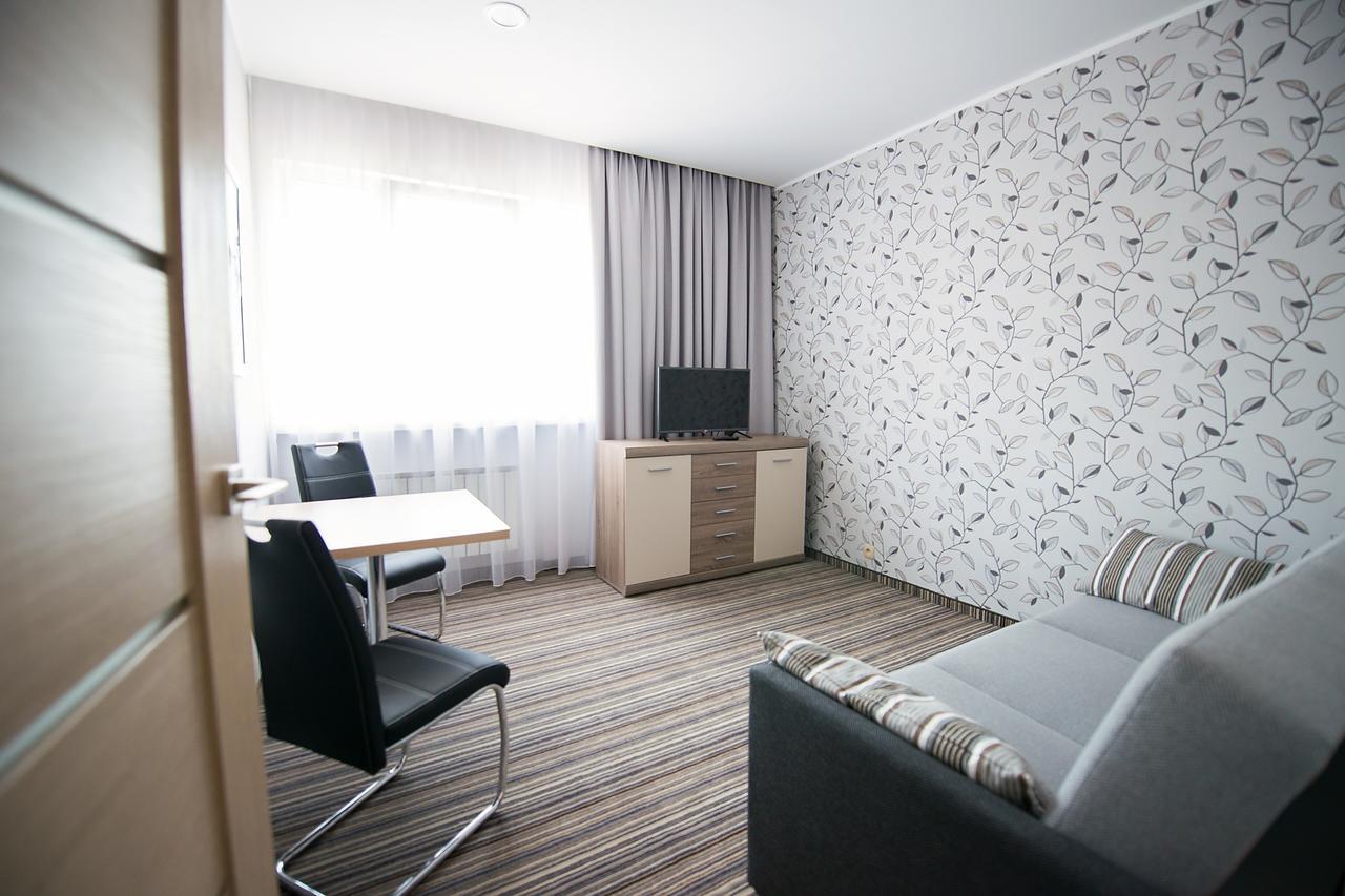 Hotel Almarco Środa Wielkopolska Extérieur photo