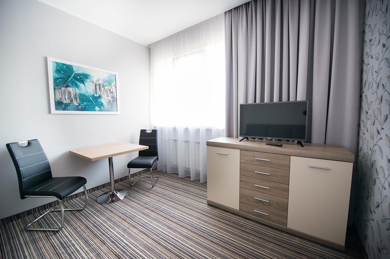 Hotel Almarco Środa Wielkopolska Extérieur photo