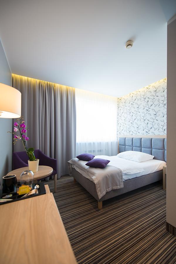 Hotel Almarco Środa Wielkopolska Extérieur photo