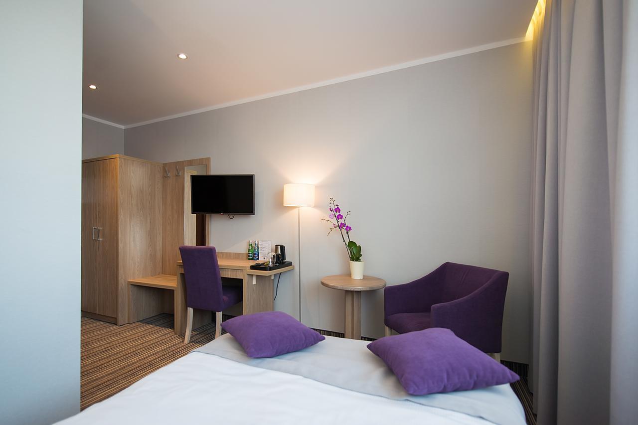 Hotel Almarco Środa Wielkopolska Extérieur photo