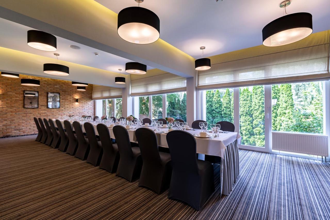 Hotel Almarco Środa Wielkopolska Extérieur photo