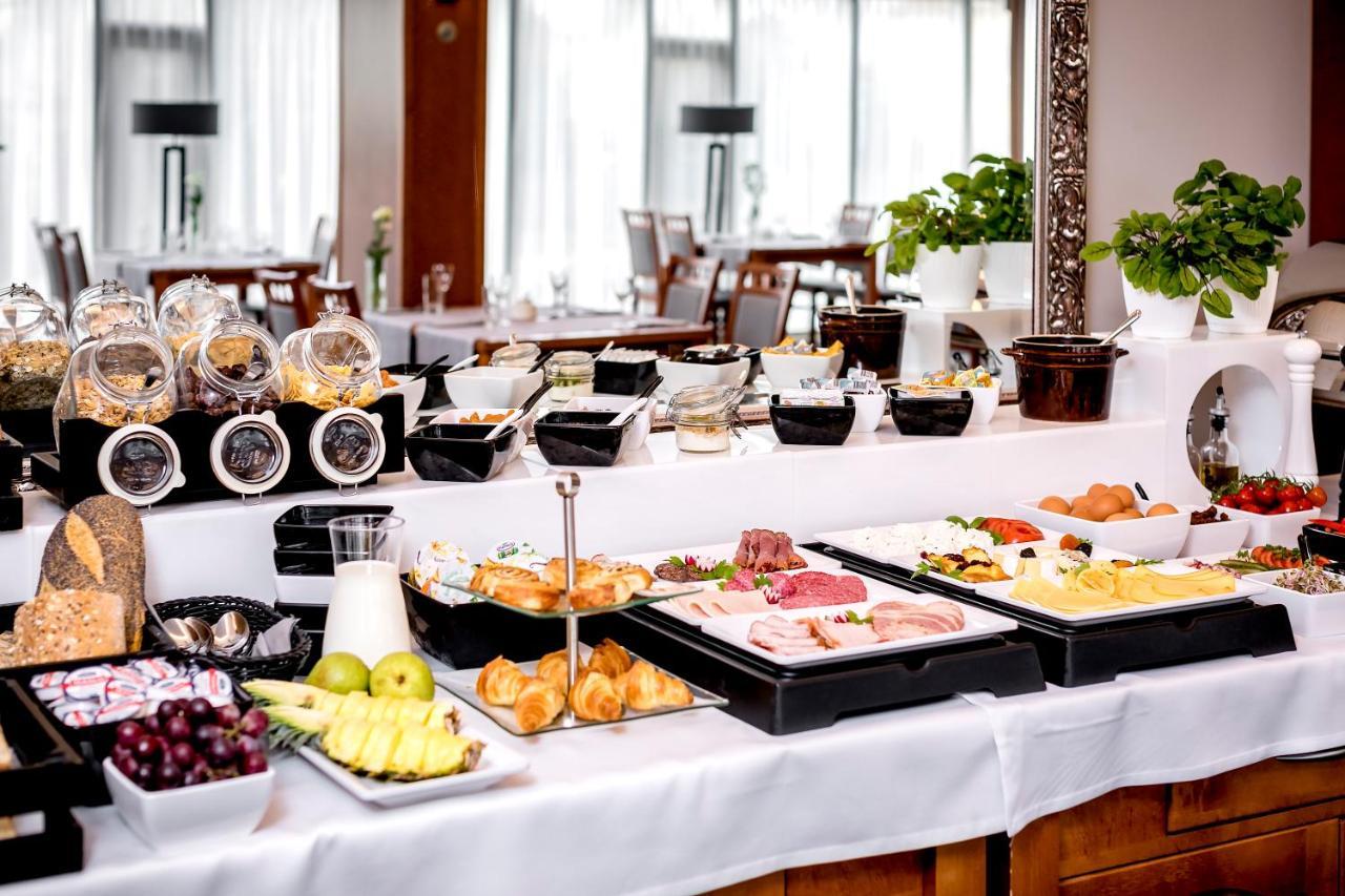 Hotel Almarco Środa Wielkopolska Extérieur photo