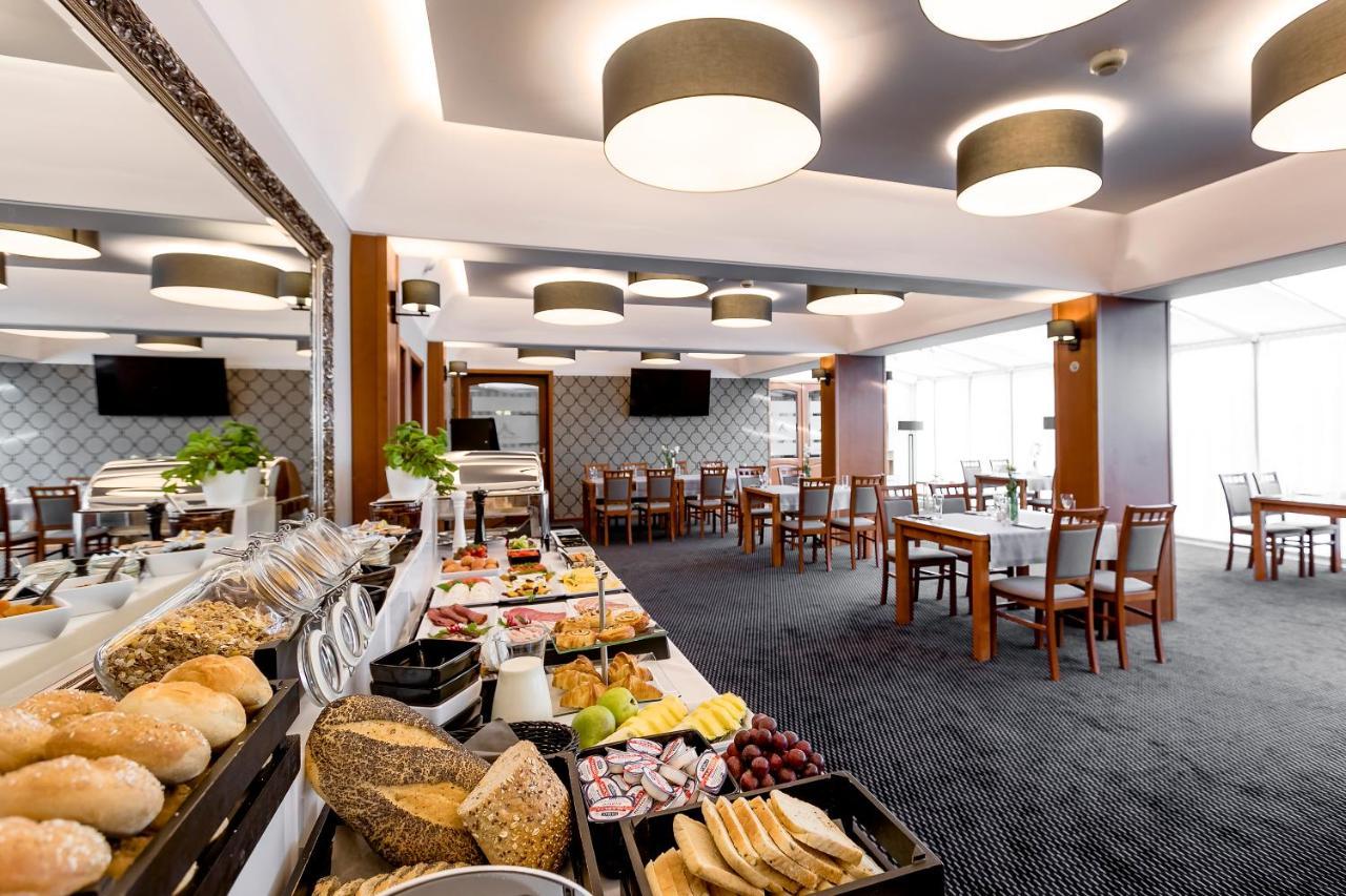 Hotel Almarco Środa Wielkopolska Extérieur photo